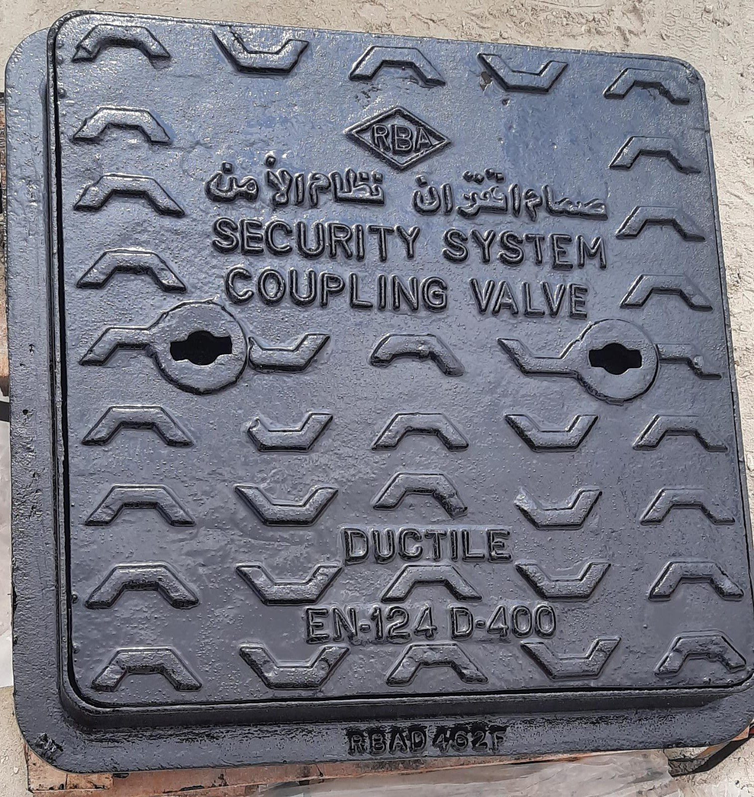 Ductile iron D400 manhole cover supplied in Qatar